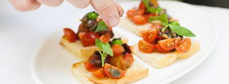 брускетта с помидорами и оливками. Шаг 15