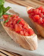 Брускетта с помидорами