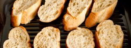 брускетта с уткой, рукколой и бальзамическим соусом. Шаг 3