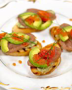 Брускетта с языком и авокадо