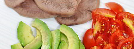 брускетта с языком и авокадо. Шаг 4