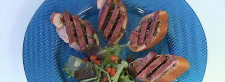 брускетта с языком и острым соусом. Шаг 5