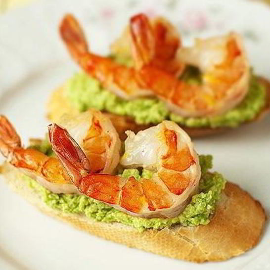 Рецепт брускетты с зеленым горошком и креветками