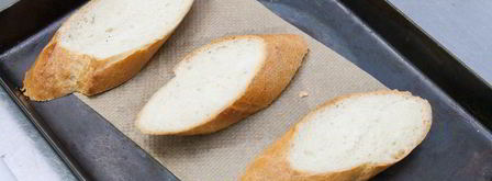 брускетты с клубникой и маскарпоне. Шаг 3