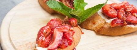 брускетты с клубникой и маскарпоне. Шаг 9