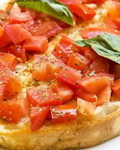 Брускетты с помидорами и базиликом