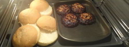 бургер по-кадженски с соусом из хрена и сметаны. Шаг 6