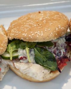 Бургер с судаком и краснокочанной капустой