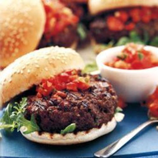 Рецепт гамбургеров с острой сальсой по-средиземноморски