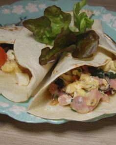 Буррито с индейкой, беконом и шпинатом