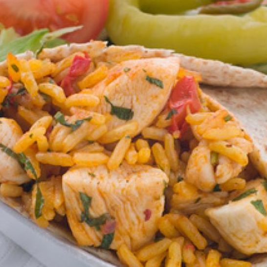 Рецепт буррито с цыпленком, рисом и салатом