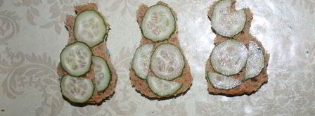 бутерброды поющие снеговики в шарфиках. Шаг 3