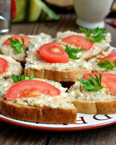 Бутерброды с пастой из икры трески