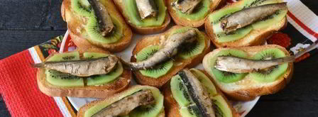 бутерброды со шпротами и киви. Шаг 8