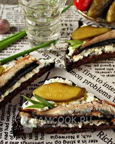 Бутерброды со шпротами с черным хлебом