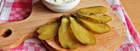 бутерброды со шпротами с черным хлебом. Шаг 6