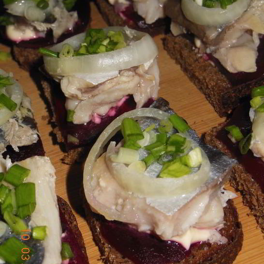 Рецепт бутербродов со скумбрией быстрого домашнего посола