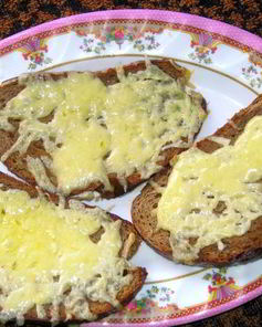 Горячие бутерброды с сыром в духовке