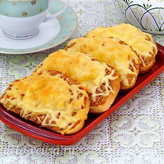 Рецепт горячих закусочных бутербродов с фаршем