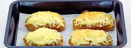 горячие закусочные бутерброды с фаршем. Шаг 13