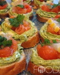 Праздничные бутерброды с семгой