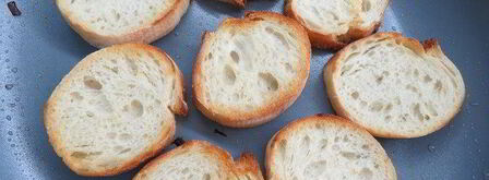 закусочные бутерброды с луком и яйцами. Шаг 4