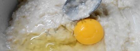 чебуреки из заварного теста с добавлением водки. Шаг 3