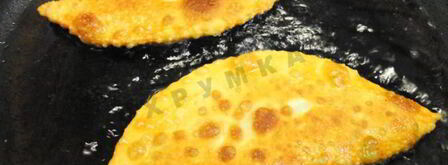 чебуреки из заварного теста с добавлением водки. Шаг 12