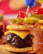 Канапе чизбургер