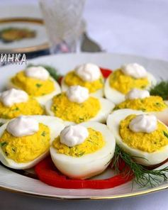 Фаршированные яйца под майонезом