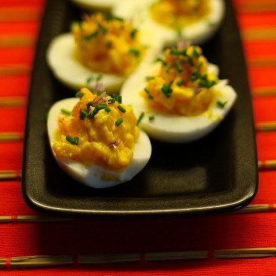 Рецепт фаршированных яиц с горчицей и зеленым луком