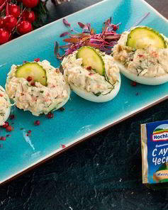 Фаршированные яйца с крабовыми палочками