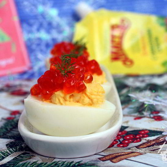 Рецепт фаршированных яиц с сыром и красной икрой