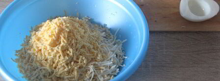 фаршированные яйца с сыром и красной икрой. Шаг 4