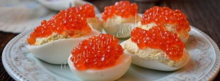 яйца фаршированные красной икрой. Шаг 7