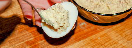 яйца, фаршированные печенью трески. Шаг 5