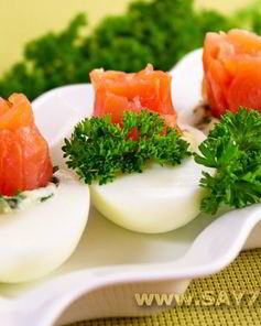 Яйца, фаршированные семгой