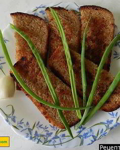 Чесночные гренки из черного хлеба с чесноком