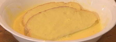 французские гренки с прошутто и салатом из руколы. Шаг 4