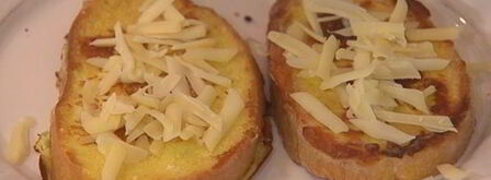 французские гренки с прошутто и салатом из руколы. Шаг 7