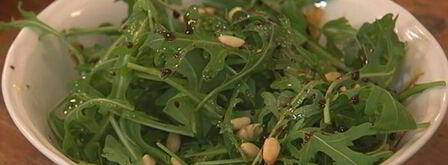 французские гренки с прошутто и салатом из руколы. Шаг 8