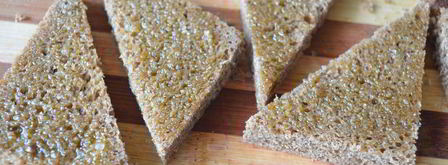 гренки из черного хлеба с кунжутом. Шаг 3