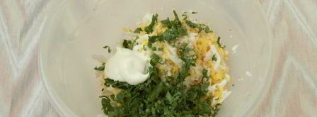 гренки из черного хлеба с яйцом и зеленью. Шаг 8