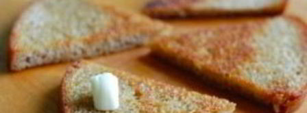 гренки из черного хлеба с яйцом. Шаг 3