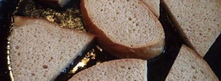 гренки с чесноком на сковороде. Шаг 5