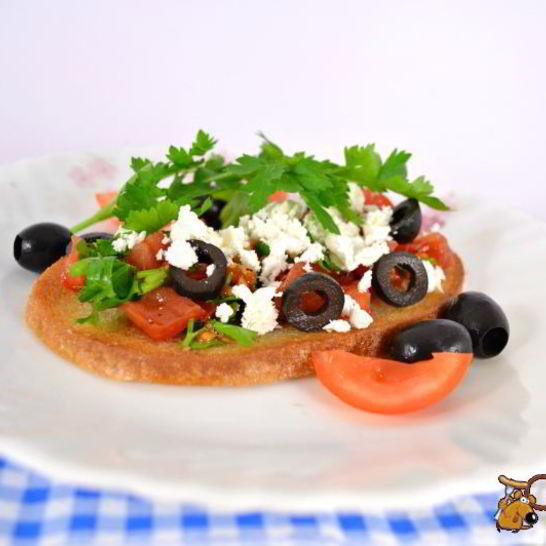 Рецепт гренков с помидорами, оливками и фетой