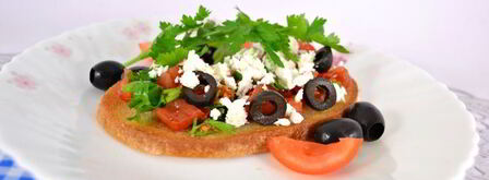 гренки с помидорами, оливками и фетой. Шаг 6