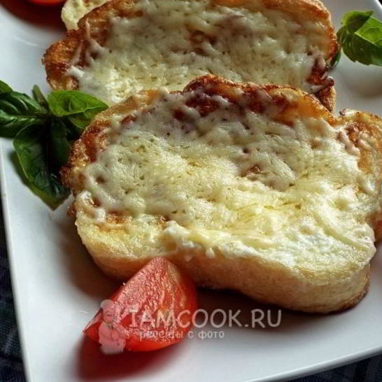 Рецепт гренков с сыром и яйцом на сковороде