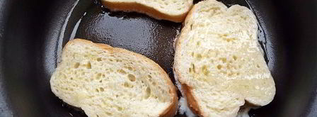 гренки с сыром и яйцом на сковороде. Шаг 11