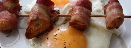 хрустящие гренки в ароматном беконе с глазуньей. Шаг 6